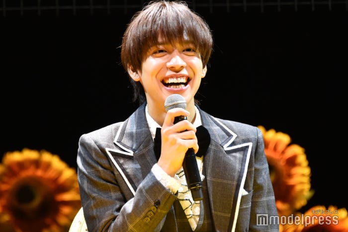 ハマったギターで佐藤勝利とデュエットしたい松島聡(C)モデルプレス
