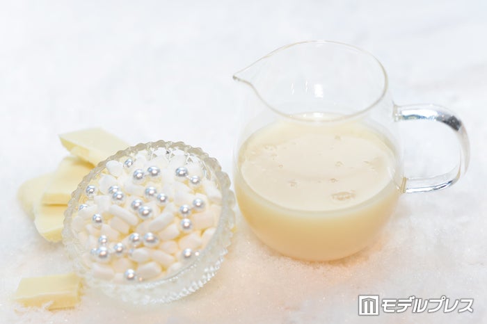 ホワイトチョコレートソース・シルバートッピング・マシュマロ (C)ビューティーガール