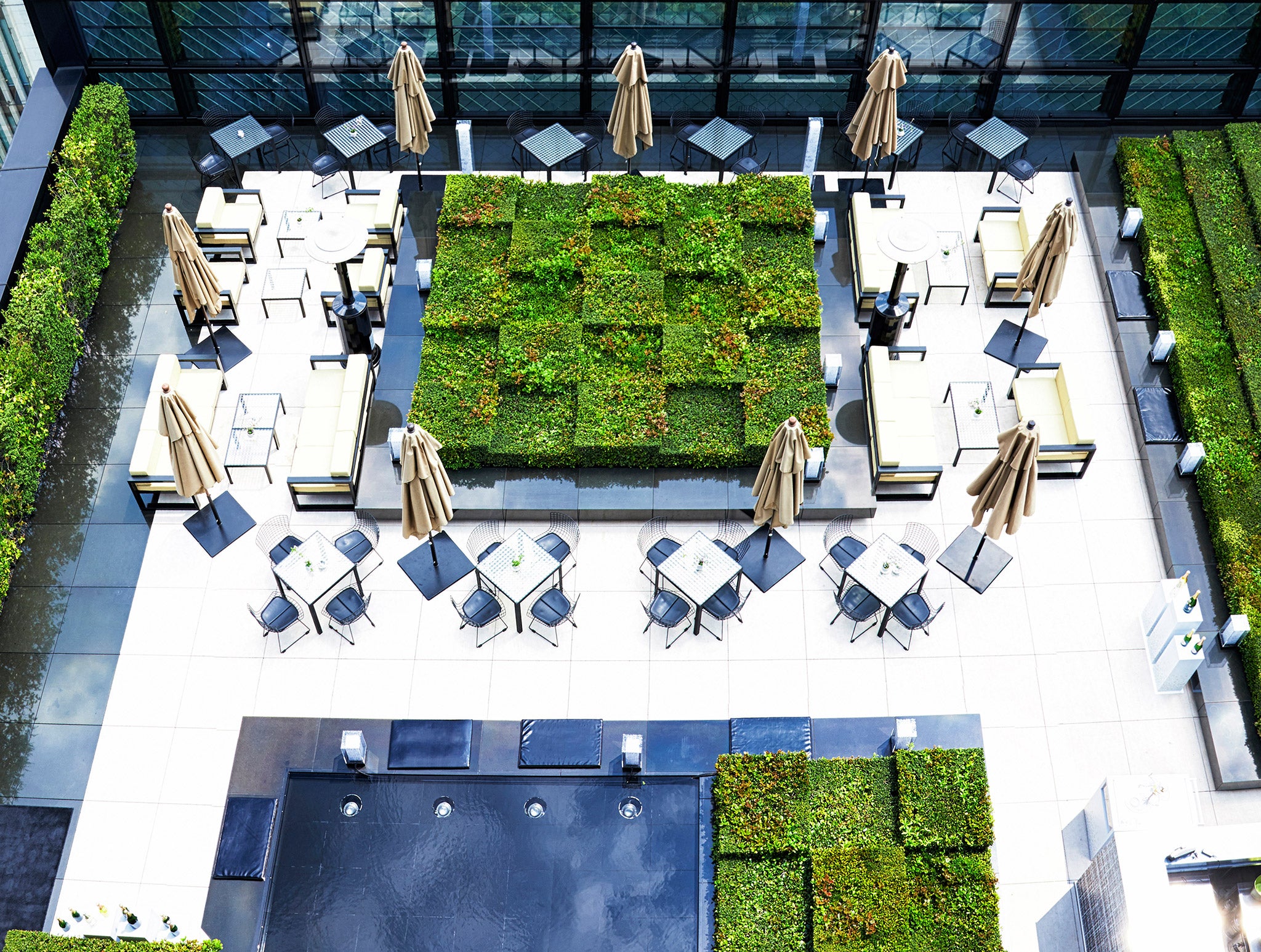 シャネル銀座ビルディングの屋上テラス／画像提供：ベージュ アラン・デュカス 東京