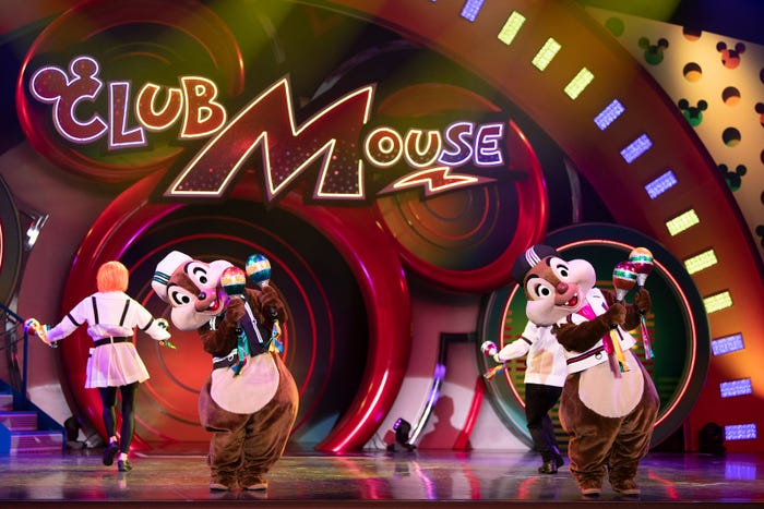 チップとデールがマラカスパフォーマンス/「クラブマウスビート」(C)Disney