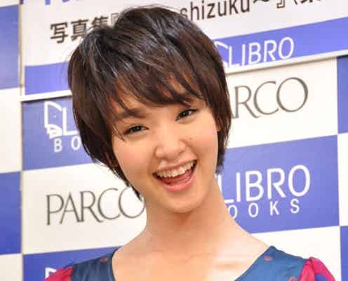 剛力彩芽、キュートな笑顔で初水着をアピール
