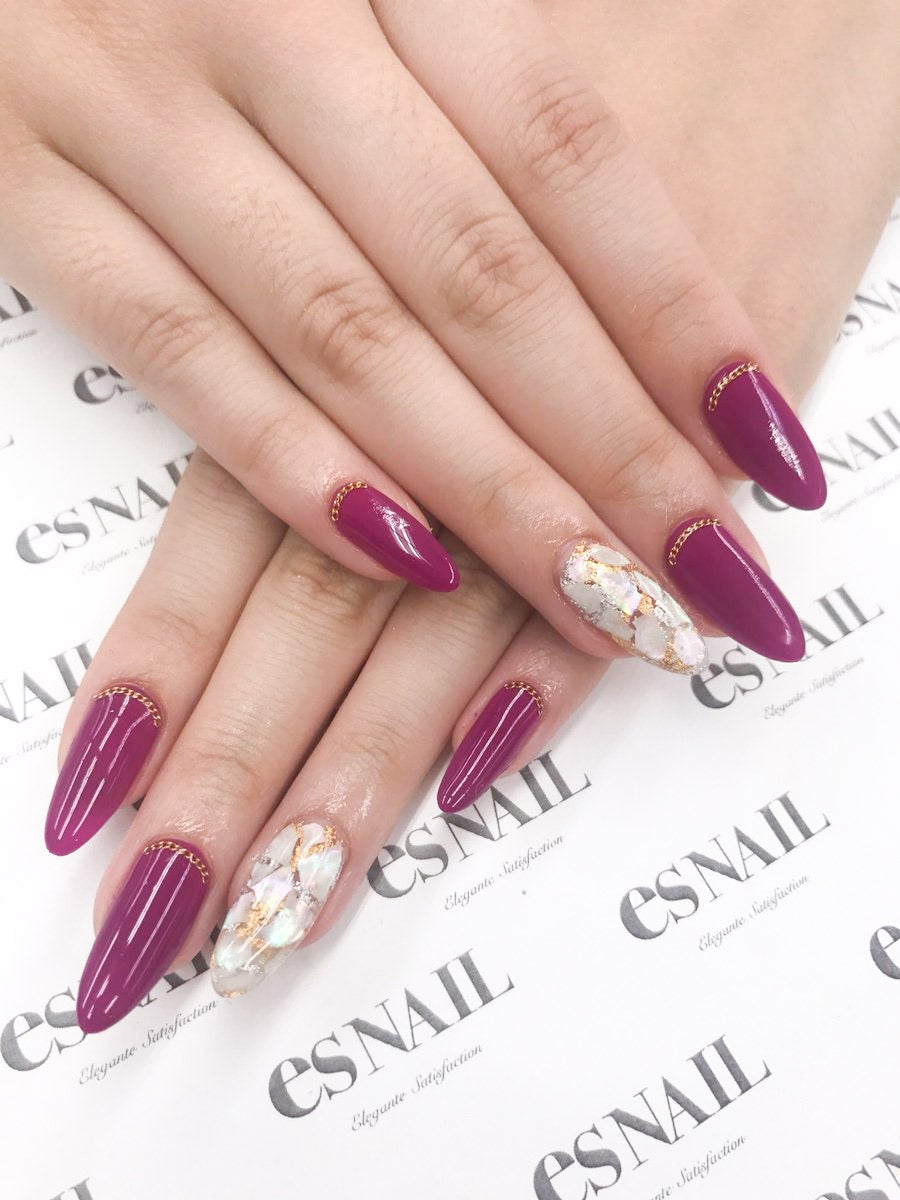 クラッシュシェルで華やかに／画像提供：esNAIL