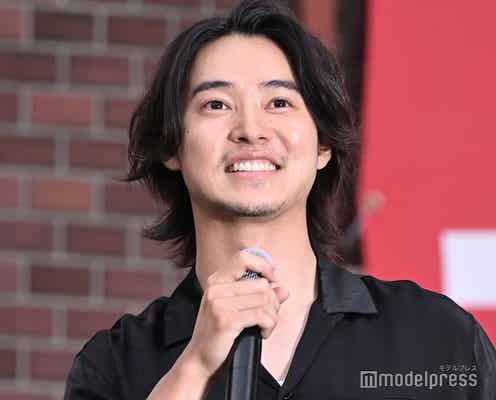 山崎賢人、杏&岡山天音と新宿にサプライズ登場 1500人から歓声<キングダム 運命の炎>