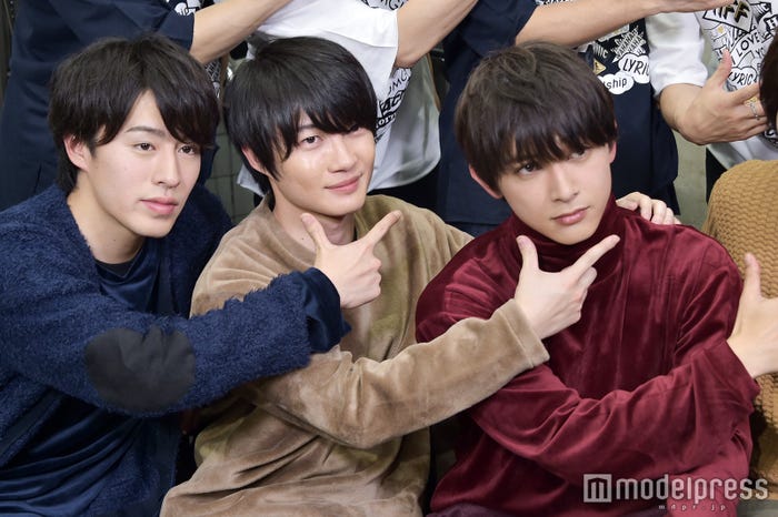 衣装が色違いのおそろい風 富田健太郎、神木隆之介、吉沢亮 (C)モデルプレス