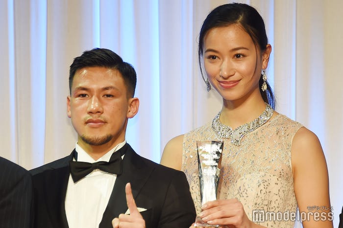 卜部弘嵩選手、高橋ユウ(C)モデルプレス