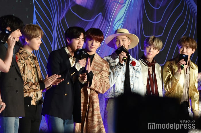 JINの誕生日を祝福するBTS (C)モデルプレス