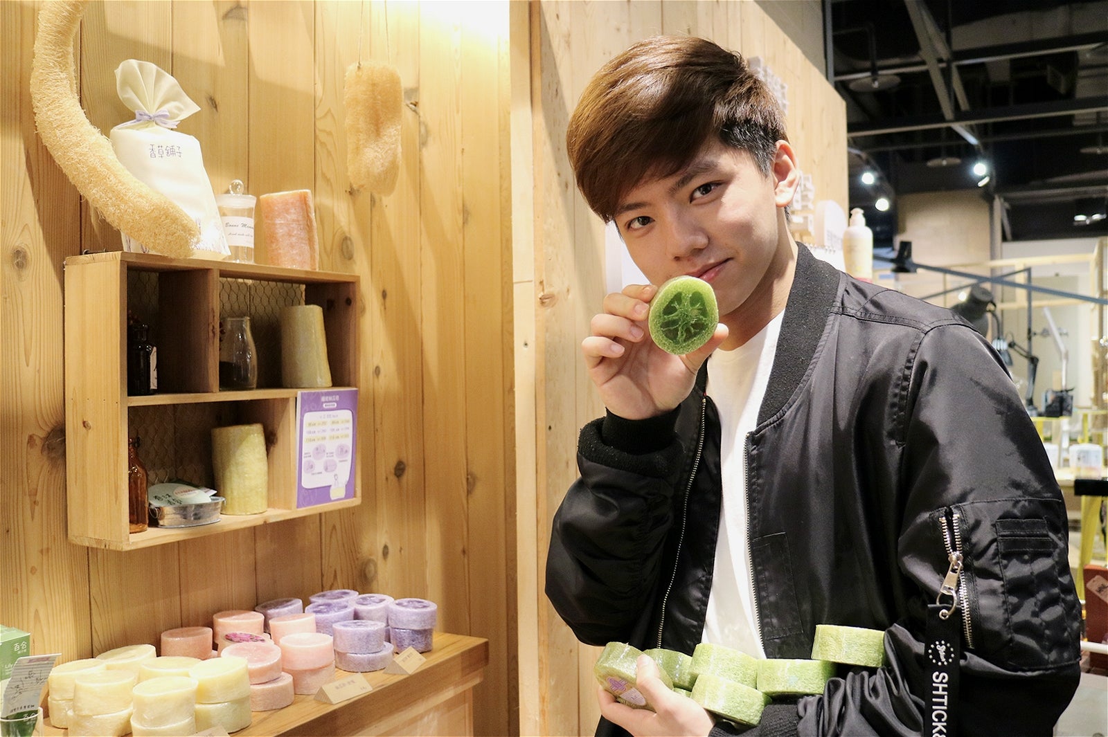 手作りへちまたわし石鹸）2.8TWD／グラム／Mark／画像提供：所属事務所