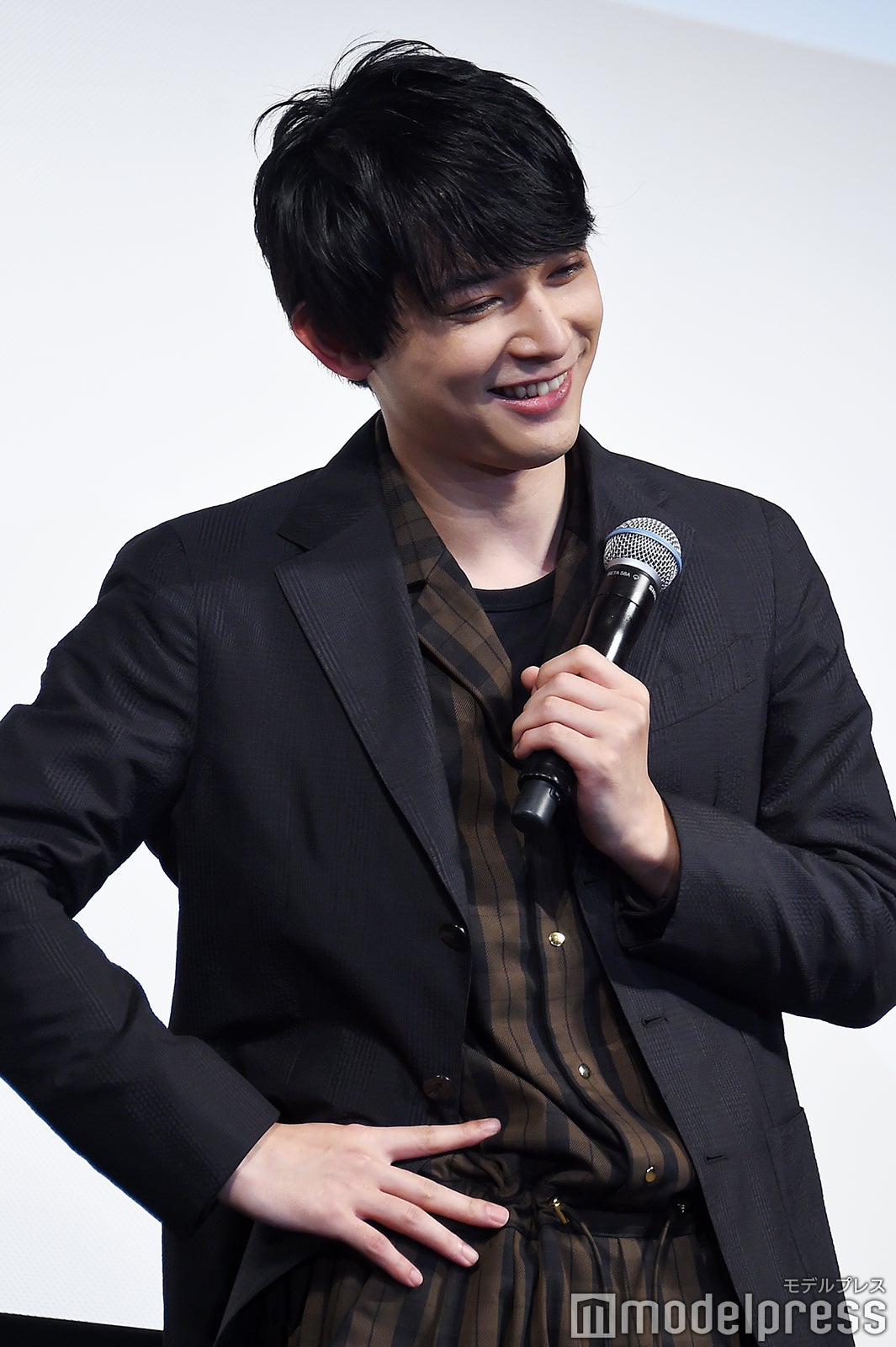 キャラクター診断の結果に聞き入る吉沢亮（C）モデルプレス