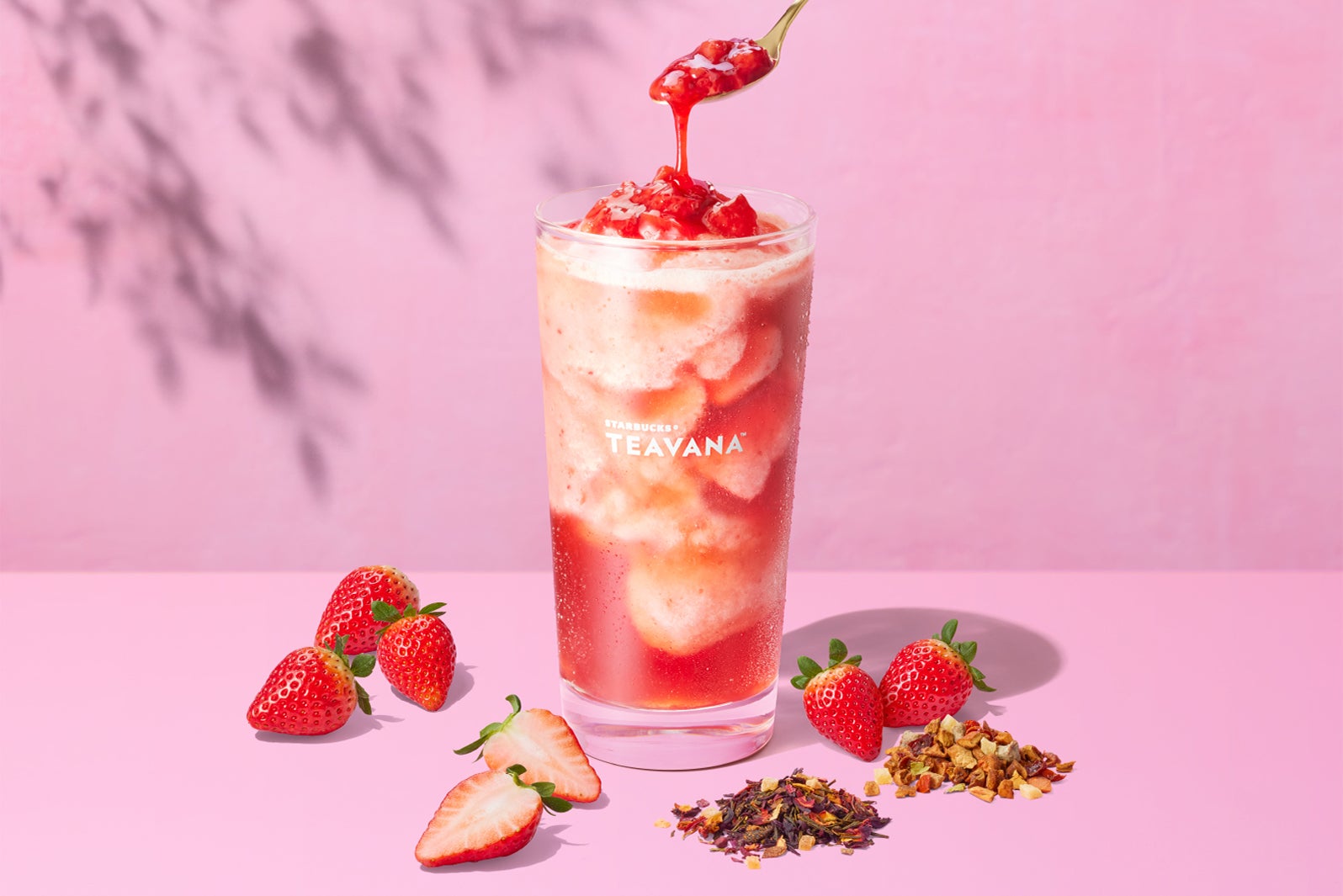 スタバ新作「ストロベリー ＆ ダブル ティー フローズン」3月9日登場 2種類のティーが主役