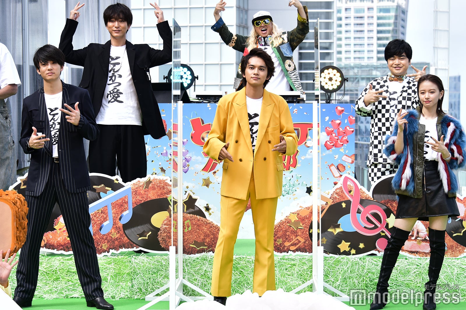 （前列左から）伊藤健太郎、北村匠海、山本舞香（後列左から）浅香航大、DJKOO、加藤諒 （C）モデルプレス