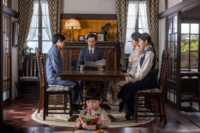 上川周作、岡部たかし、石田ゆり子、伊藤沙莉「虎に翼」第1話(C)NHK