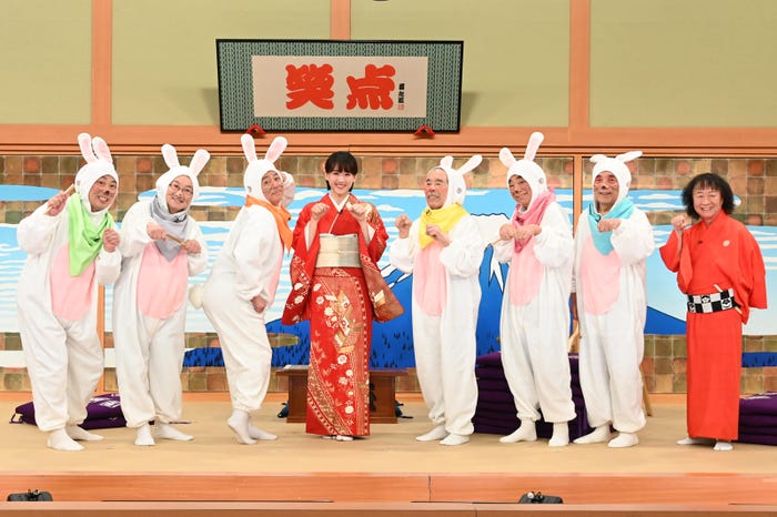 「笑点」レギュラーメンバー、綾瀬はるか(C)日本テレビ