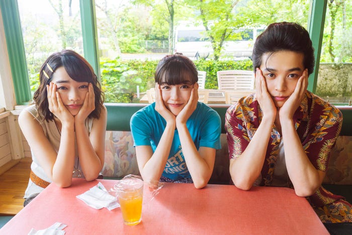 見上愛、永野芽郁、鈴木仁(C)東村アキコ/集英社(C)2025 映画「かくかくしかじか」製作委員会