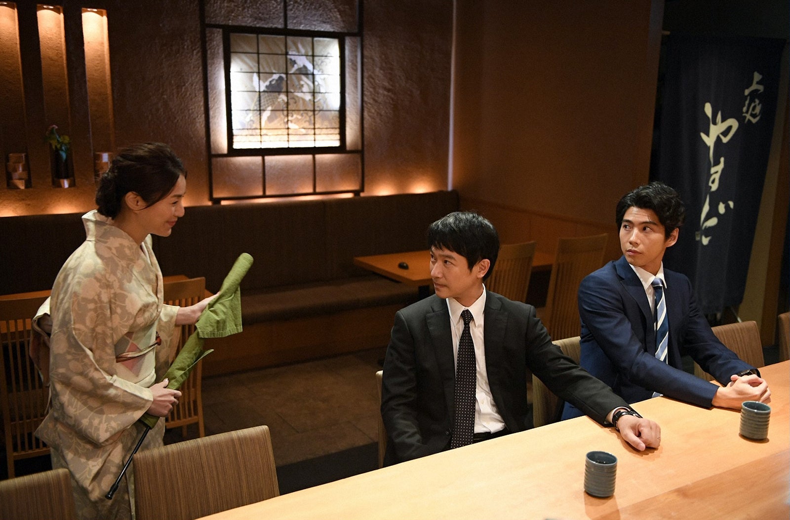 井川遥、堺雅人、賀来賢人／「半沢直樹」第3話より（C）TBS