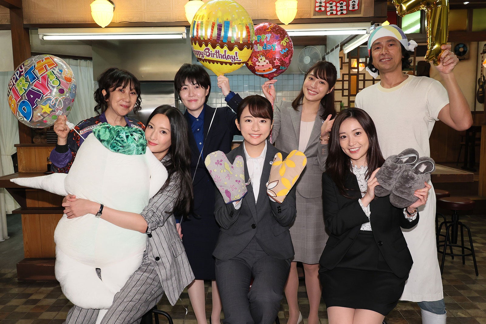 木村文乃＆菜々緒＆大島優子、バースデー祝福に歓喜 広瀬アリスがサプライズ＜七人の秘書＞