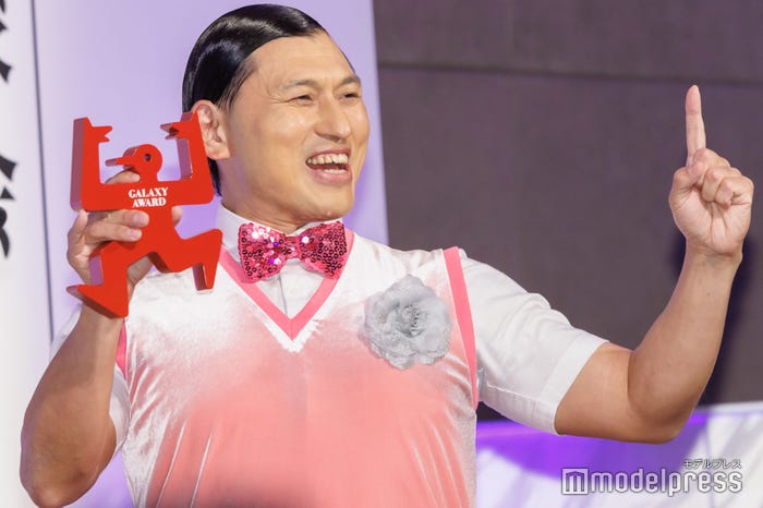 春日俊彰(C)モデルプレス