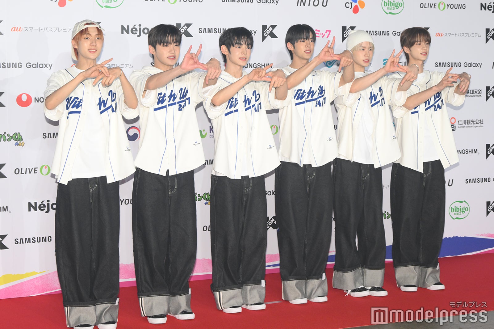 TWS（左から）YOUNGJAE、JIHOON、HANJIN、DOHOON、KYUNGMIN、SHINYU（C）モデルプレス