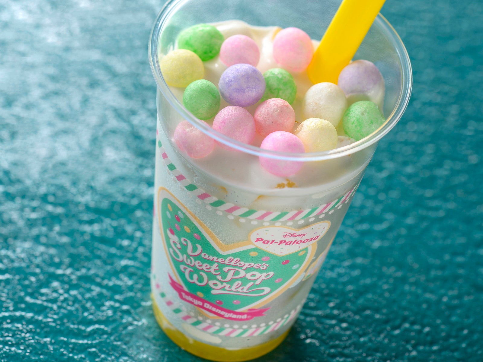 「リフレッシュメントコーナー」レモンチーズケーキドリンク700円（C）Disney