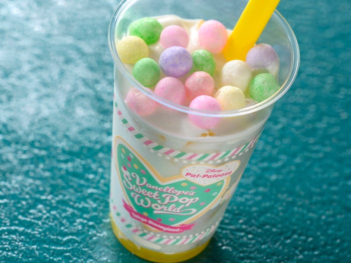 「リフレッシュメントコーナー」レモンチーズケーキドリンク700円(C)Disney