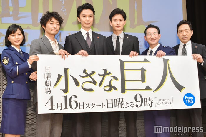 (左から)芳根京子、安田顕、長谷川博己、岡田将生、春風亭昇太、香川照之/「小さな巨人」会見より(C)モデルプレス