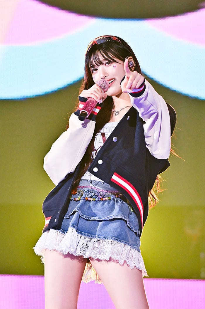 イソ「IVE THE 1ST WORLD TOUR ‘SHOW WHAT I HAVE’」より(C)撮影:田中聖太郎写真事務所