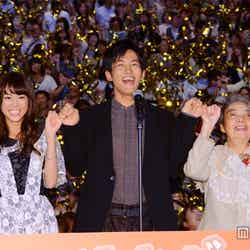 ギネス世界記録TMに挑戦した（左から）桐谷美玲、松坂桃李、樹木希林