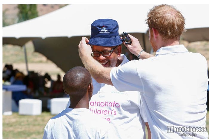 後ろ姿はお父さん似?Newscom/Zeta Image