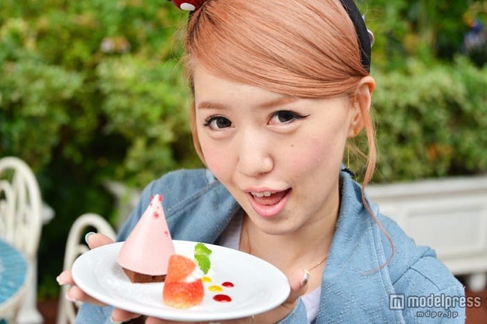 「プラザパビリオン・レストラン」スペシャルセット/モデル:河西里音