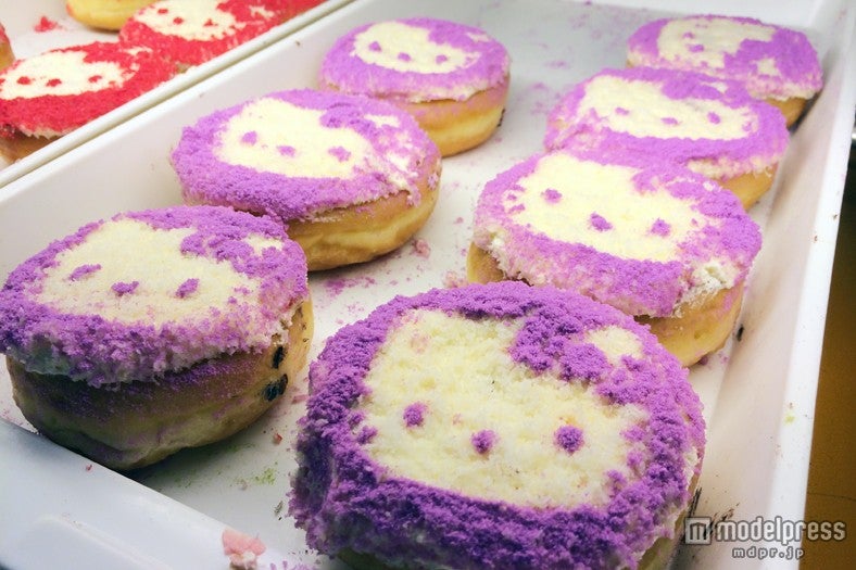 粉砂糖で顔が描かれたふんわりドーナツは全4種類