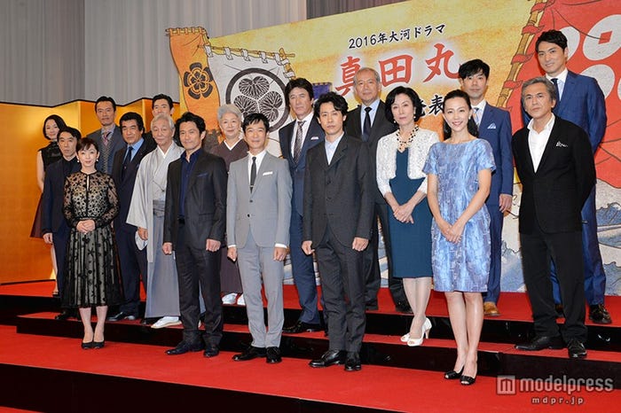 「真田丸」に出演する(1列目左から)斉藤由貴、内野聖陽、堺雅人、大泉洋、木村佳乃(2列目左から)段田安則、藤岡弘、、近藤正臣、草刈正雄、高畑淳子、寺島進(3列目左から)吉田羊、遠藤憲一、高嶋政伸、草笛光子、中原丈雄、藤井隆、平岳大