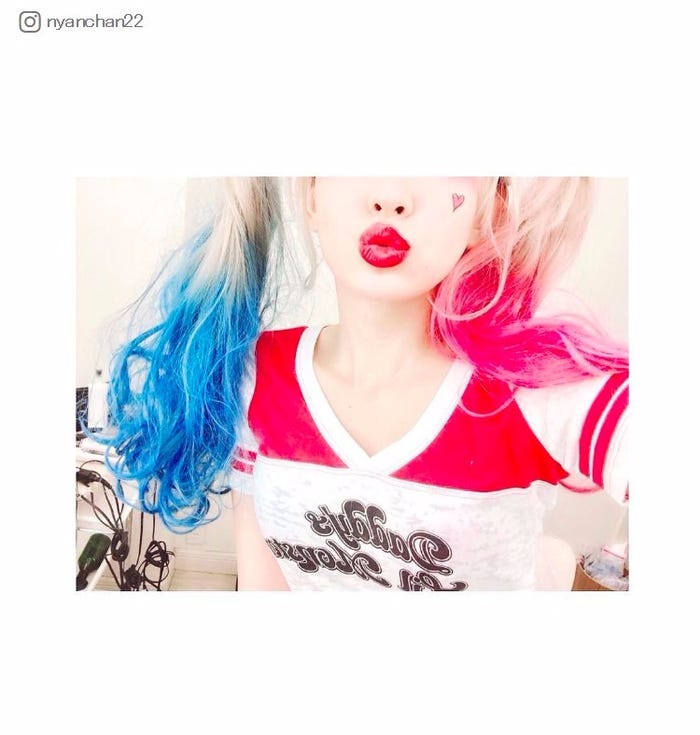 小嶋陽菜、ハーレイ・クイン風ショット公開/小嶋陽菜Instagramより