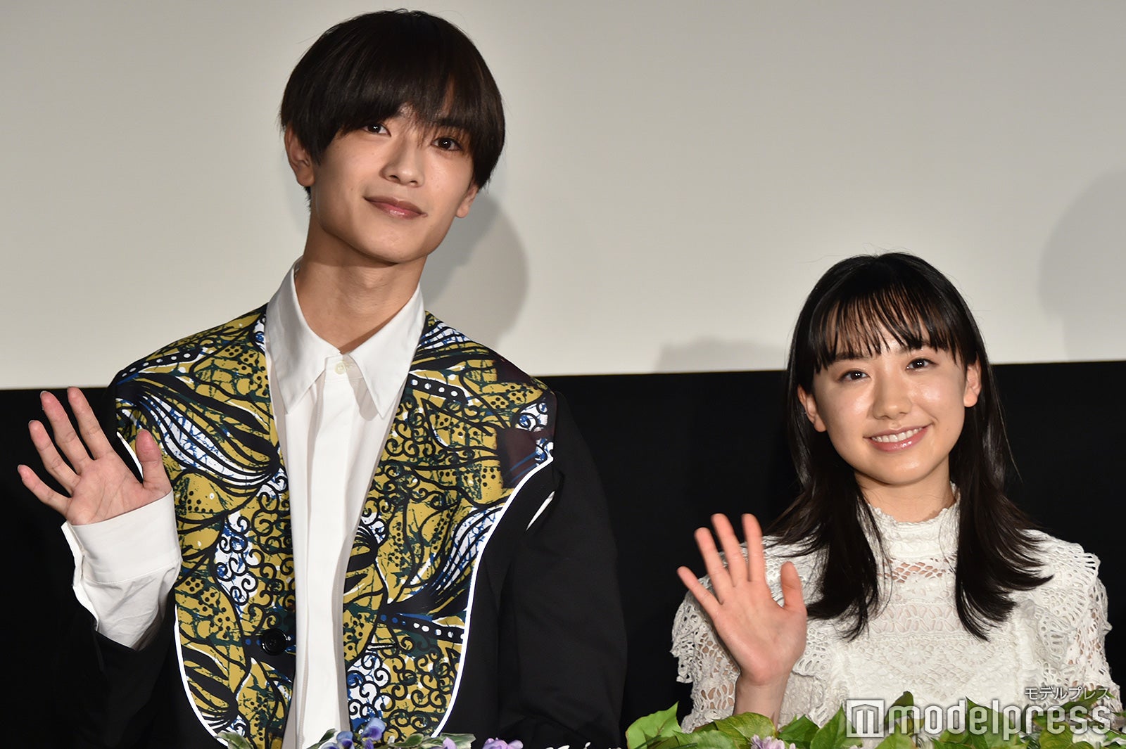 なにわ男子・高橋恭平、芦田愛菜に突如質問「子鹿くらい足が震えてる」緊張の舞台挨拶＜メタモルフォーゼの縁側＞