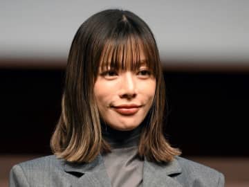 「えっ」「どういうこと？」月10【夫に間違いありません】紗春が娘病気と電話→映った紙に騒然「嘘？」「アレかな…」「紗春やってそうで怖い」さらり描かれた場面が違和感だらけ