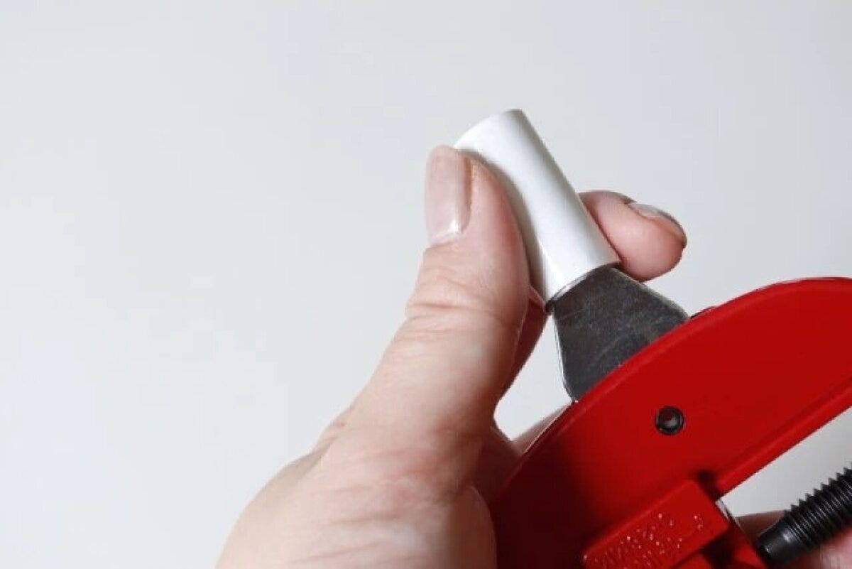 ダイソー　パイプカッター（切断可能サイズ直径3mm～28mm）　パイプ　面取り