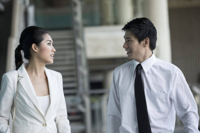 釣った魚にエサをやらない男性