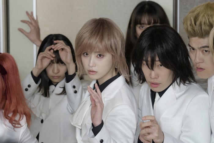 高橋ひかるら(C)丹月正光/講談社(C)2024 映画「赤羽骨子のボディガード」製作委員会