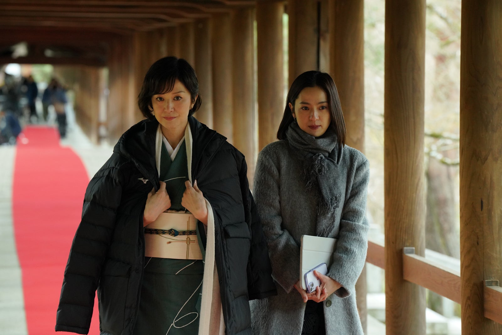 鈴木京香、中村アン（C）TBS