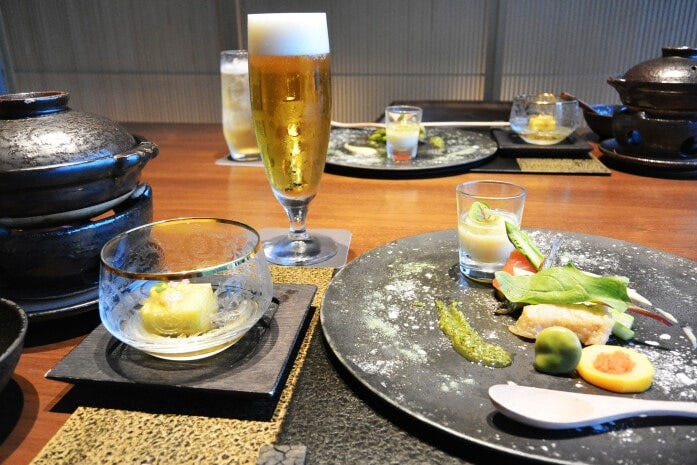 前菜から珍しい地元食材がずらり