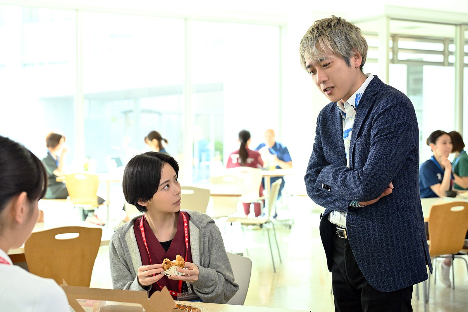 趣里、二宮和也「ブラックペアン シーズン２」第2話より（C）TBS