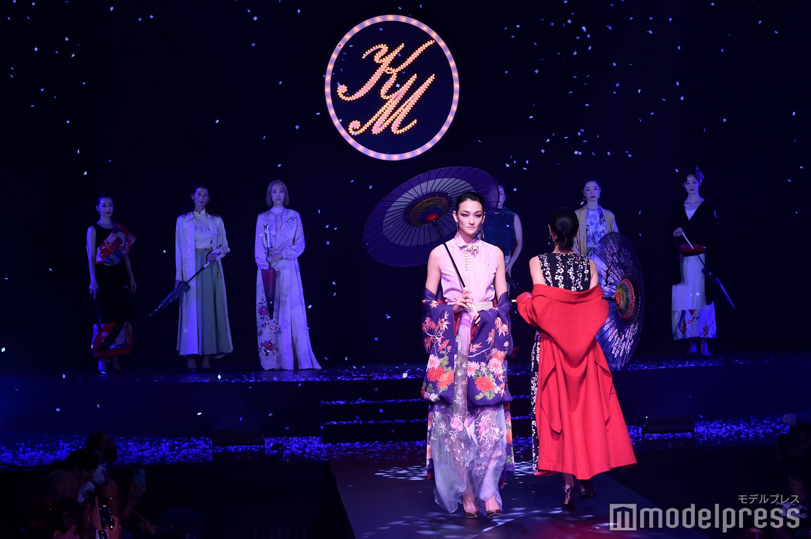 「春はあけぼの、夏は夜、秋は夕暮れ、冬はつとめて…IT’S SHOW TIME」（C）モデルプレス