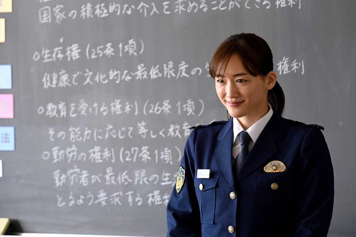 綾瀬はるか「天国と地獄 ~サイコな2人~」最終話より(C)TBS