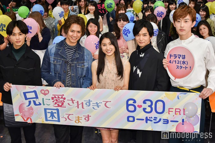 (左から)草川拓弥、片寄涼太、土屋太鳳、千葉雄大、杉野遥亮(C)モデルプレス