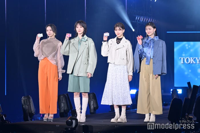 小林由依、土生瑞穂、渡邉理佐、山崎天(C)モデルプレス