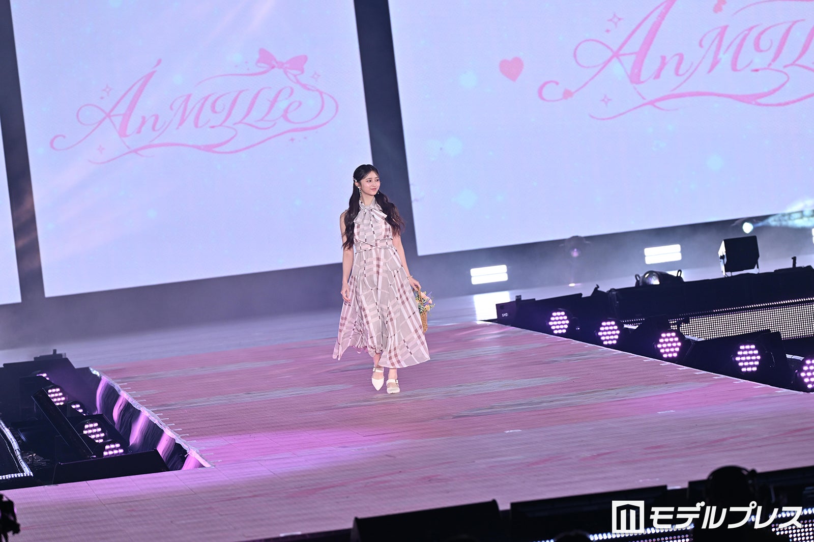 （C）モデルプレス