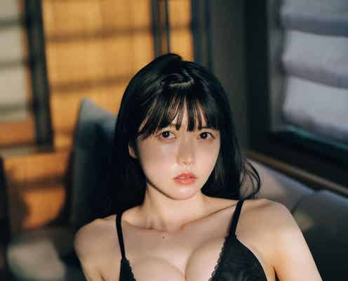 真っ白なキャンバス・小野寺梓、くっきり美谷間に熱視線