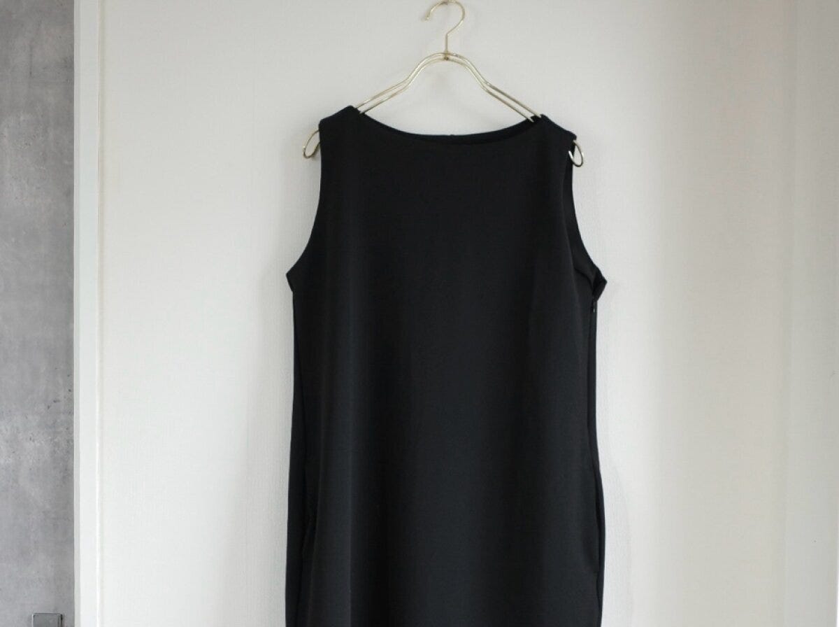 ユニクロクレープジャージーワンピースノースリーブ　BLACK