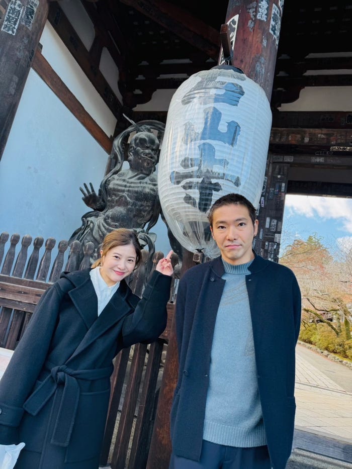 吉高由里子、柄本佑/東大門前にて(C)NHK