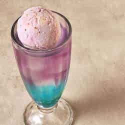 ROOM 42(C)2025 Peanuts Worldwide LLC