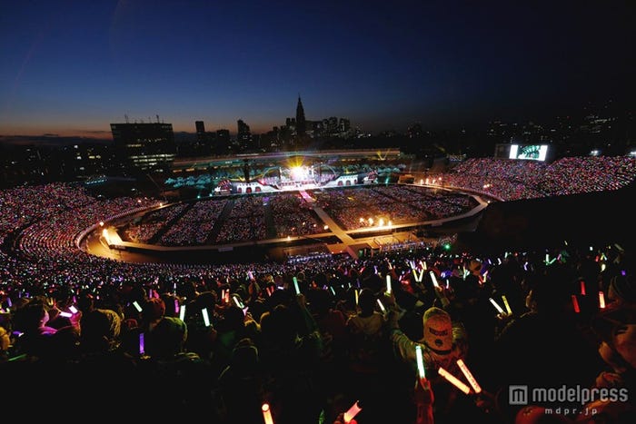 「ももクロ春の一大事2014 国立競技場大会 NEVER ENDINGADVENTURE 夢の向こうへ」/photo by HAJIME KAMIIISAKA+Z
