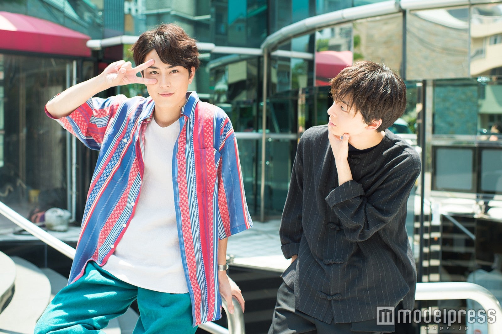 （左から）間宮祥太朗、高杉真宙（C）モデルプレス